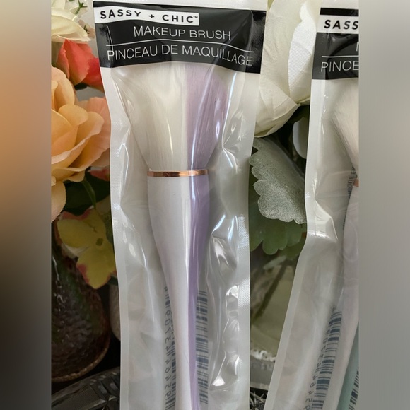 ππ SASSY + CHIC LIMITED EDITION MULTI-PURPOSE MAKE-UP BRUSHES! FACTORY Sβ¦ - Picture 5 of 6